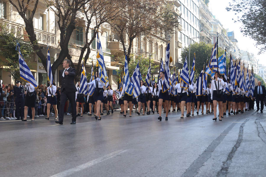 Θεσσαλονίκη: Λαμπρή η μαθητική παρέλαση για την 28η Οκτωβρίου