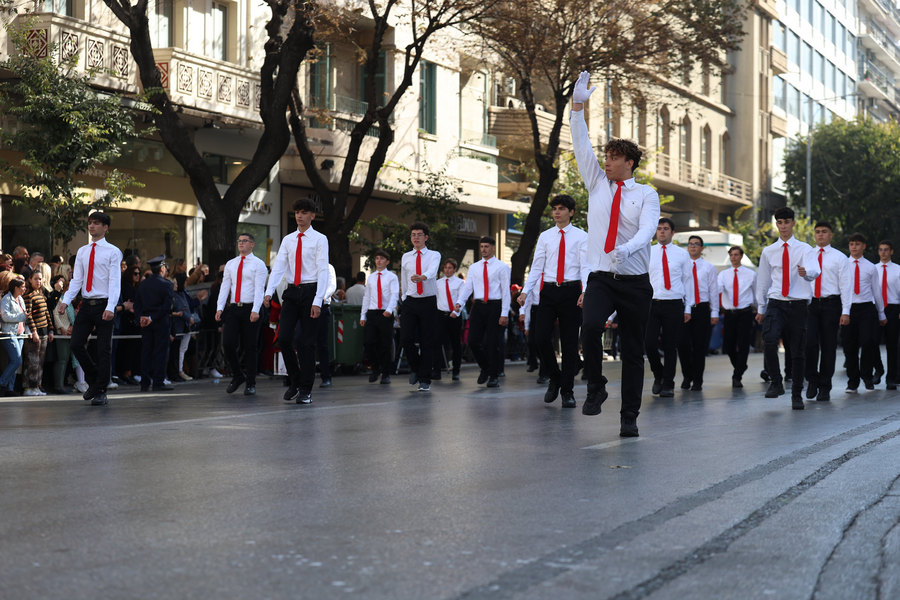 Θεσσαλονίκη: Λαμπρή η μαθητική παρέλαση για την 28η Οκτωβρίου