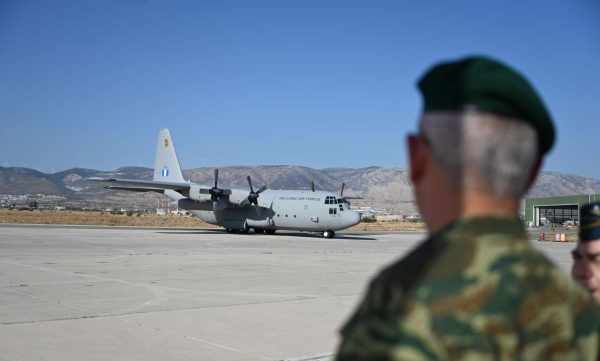 ΥΠΕΞ: Απεγκλωβίστηκαν ακόμη 11 Ελληνες με τις οικογένειές τους από τον Λίβανο