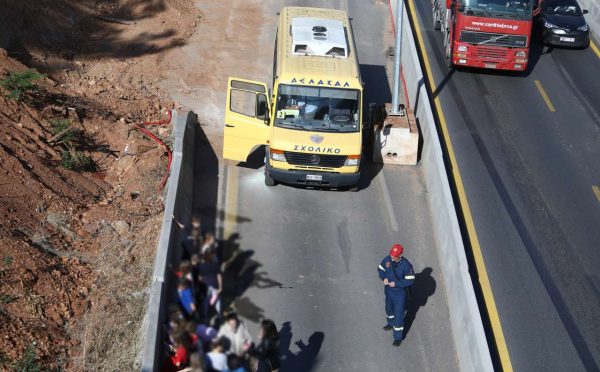 Θεσσαλονίκη: Ανοιξε πυροσβεστήρας σε σχολικό λεωφορείο