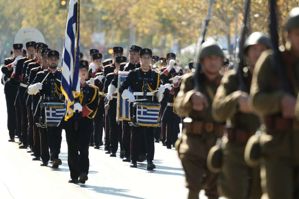 28η Οκτωβρίου: Μεγαλειώδης η στρατιωτική παρέλαση στη Θεσσαλονίκη – Εικόνες και βίντεο από τους εορτασμούς σε όλη τη χώρα