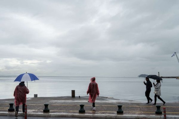 Καιρός: Πτώση της θερμοκρασίας και βροχές