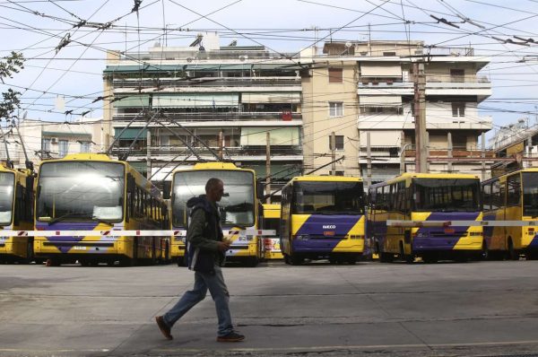 Στάσεις εργασίας την Τετάρτη σε λεωφορεία και τρόλεϊ, με προσωπικό ασφαλείας ο Προαστιακός – αναμονή για Μετρό