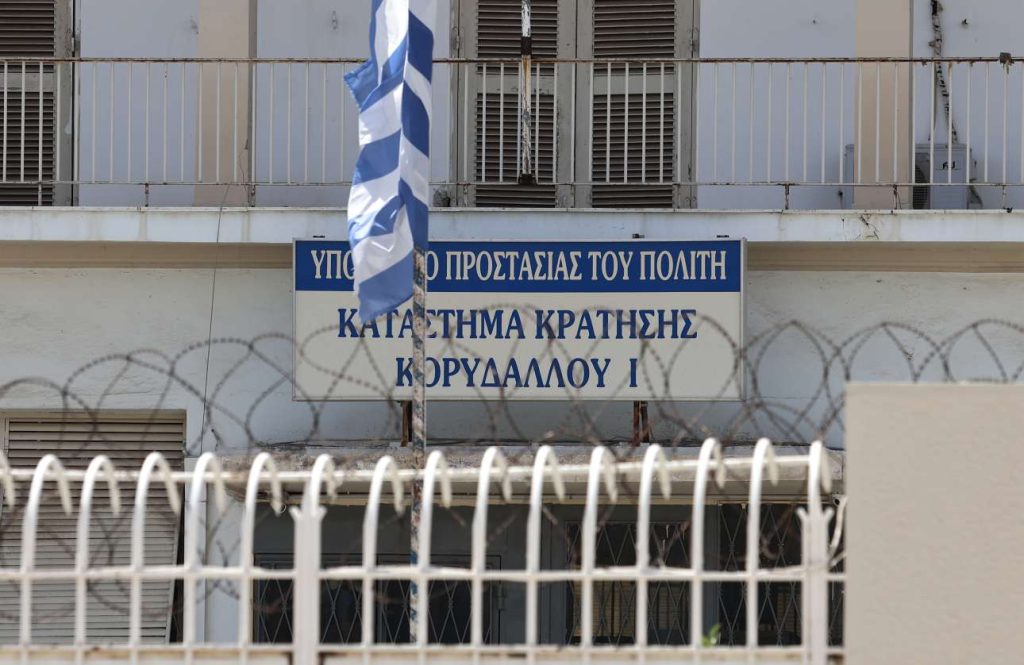 Φυλακές Κορυδαλλού: Μετά τα μπαλάκια του τένις με κοκαΐνη, βρέθηκε και πιστόλι με σφαίρες