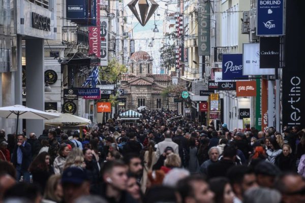 Παραμονή Πρωτοχρονιάς: Τι ώρα κλείνουν καταστήματα και σούπερ μάρκετ