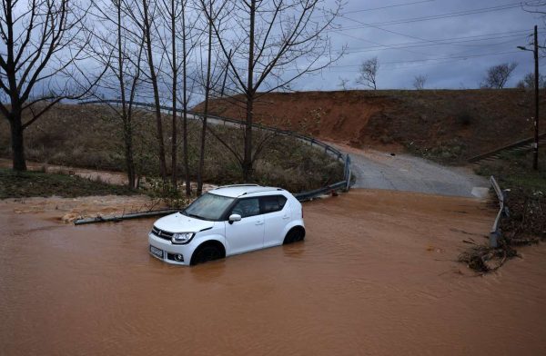 Αργή εξασθένηση της κακοκαιρίας «Bora» – έρχεται δεύτερο κύμα στα μέσα της εβδομάδας