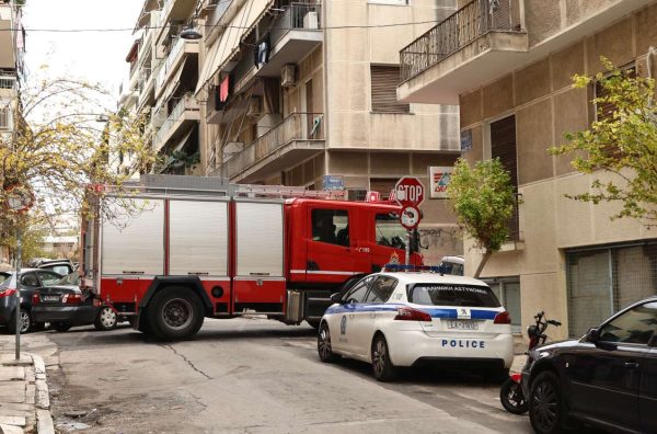 Φωτιά σε εγκαταλελειμμένο κτίριο στον Κολωνό – εντοπίστηκε σορός αγνώστων στοιχείων