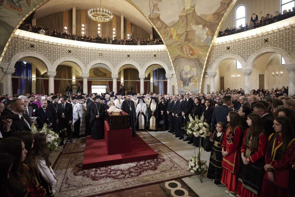 Ετάφη ο Αρχιεπίσκοπος Αναστάσιος: «O μέγας στύλος της Ορθοδοξίας στην Αλβανία έπεσε»