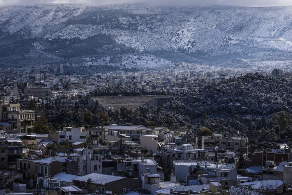 «Βουτιά» του υδράργυρου έως 10 °C – Χιόνια και στην Αττική