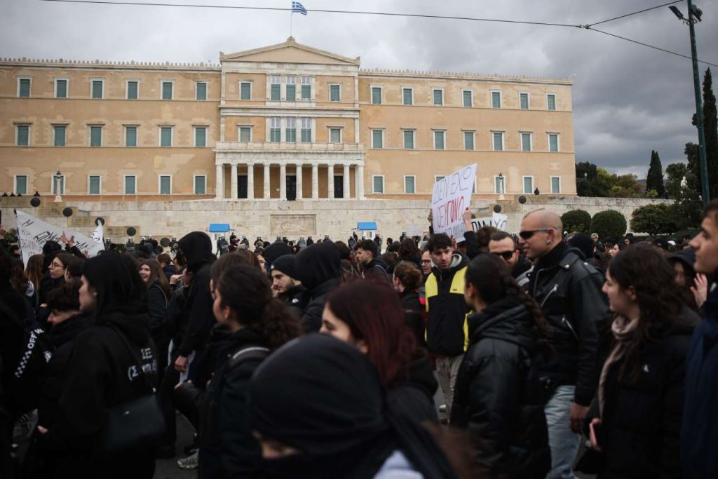 Τέμπη: Ποιοι συμμετέχουν στην πανελλαδική απεργία της Παρασκευής – κλειστά θέατρα και κέντρα διασκέδασης