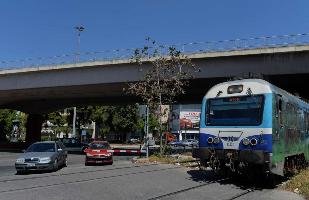 Χαμοστέρνας: Συνελήφθη ο υπάλληλος στις γραμμές του τρένου που κοιμόταν με τις μπάρες ανοικτές