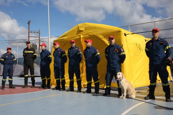 Σεισμοί στις Κυκλάδες: Αδειασε η Σαντορίνη – τι θα γίνει με τα σχολεία