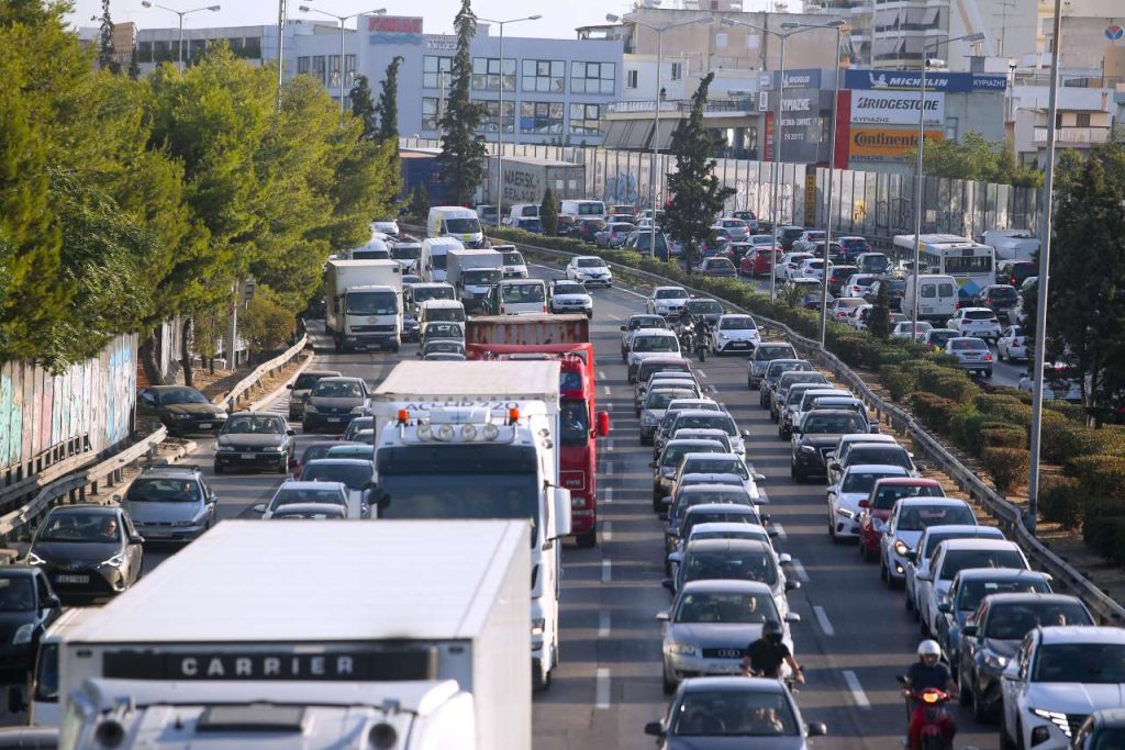 Ουρές χιλιομέτρων στην κάθοδο του Κηφισού – σοβαρά προβλήματα και στην Περιφερειακή Υμηττού