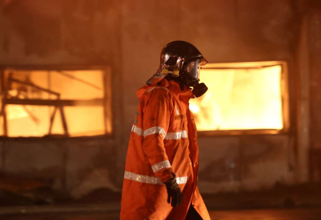 Αργυρούπολη: Ενοπλοι έβαλαν φωτιά σε πρατήριο υγρών καυσίμων – εκκενώθηκε η πολυκατοικία