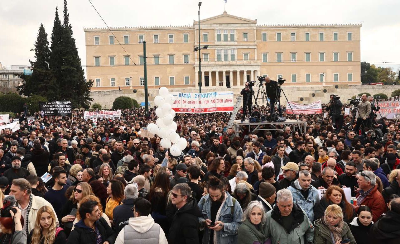 Συλλαλητήριο για τα Τέμπη: Πολύς κόσμος ήδη στο Σύνταγμα