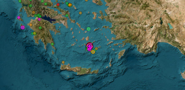 Διεπιστημονική Επιτροπή ΕΚΠΑ για Σαντορίνη: «Δεν αποκλείονται τα χαρακτηριστικά προσεισμικής ακολουθίας»