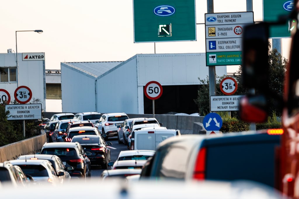 Καραμπόλα στην Αττική Οδό – πού υπάρχουν καθυστερήσεις